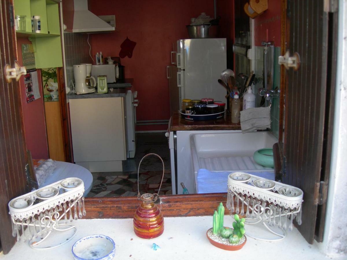 Bed and Breakfast Sous la Glycine Miélan Exterior foto